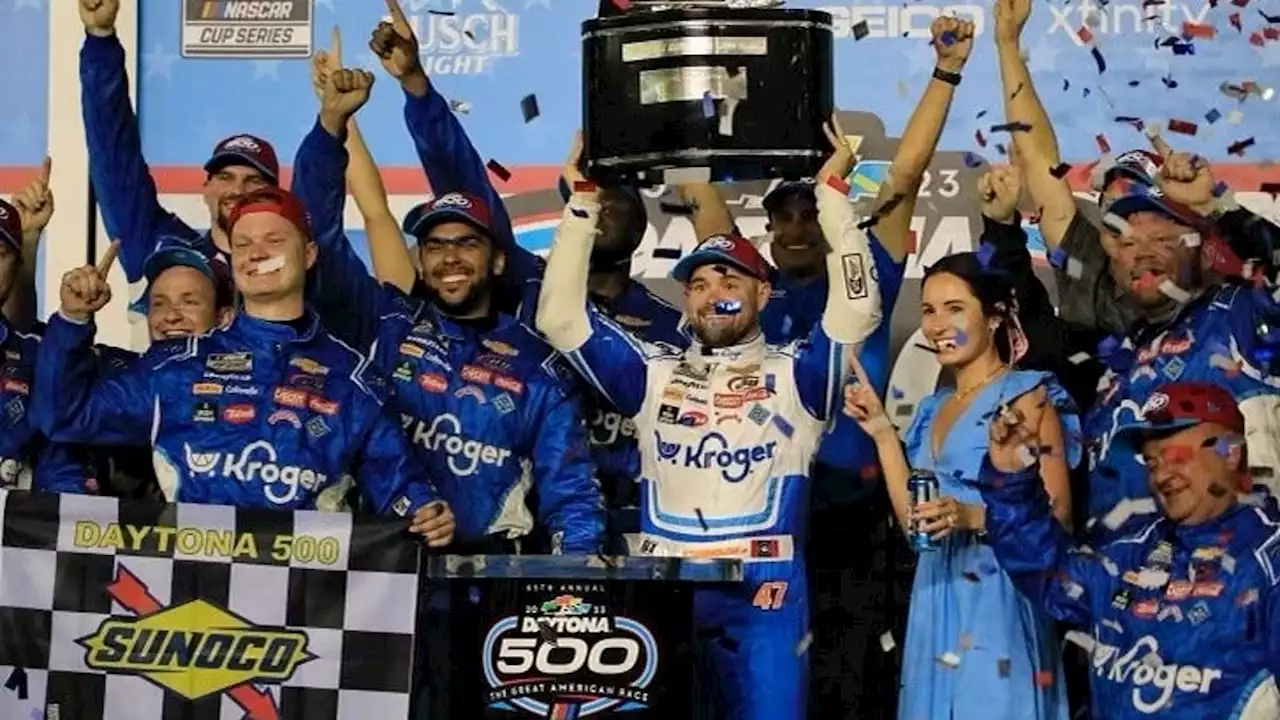 Ricky Stenhouse Jr. wins 2023 Daytona 500, edging Joey Logano in double overtime