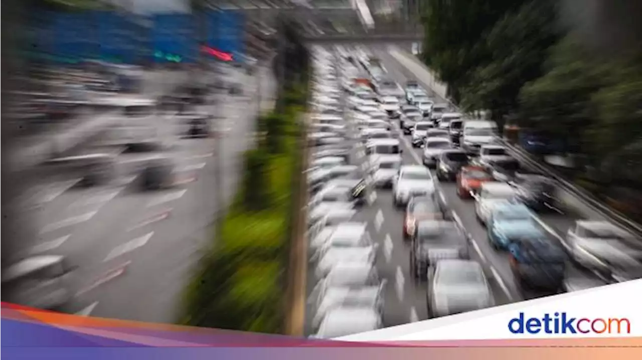 Potret Tol Dalkot Arah Semanggi yang Macet Banget Pagi Ini