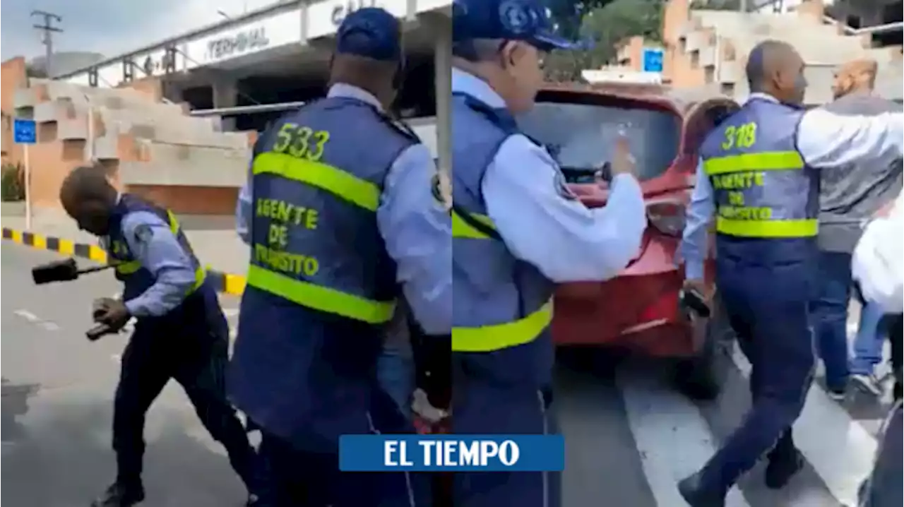 Video: agente de tránsito fue agredido por conductor que lo golpeó en el rostro