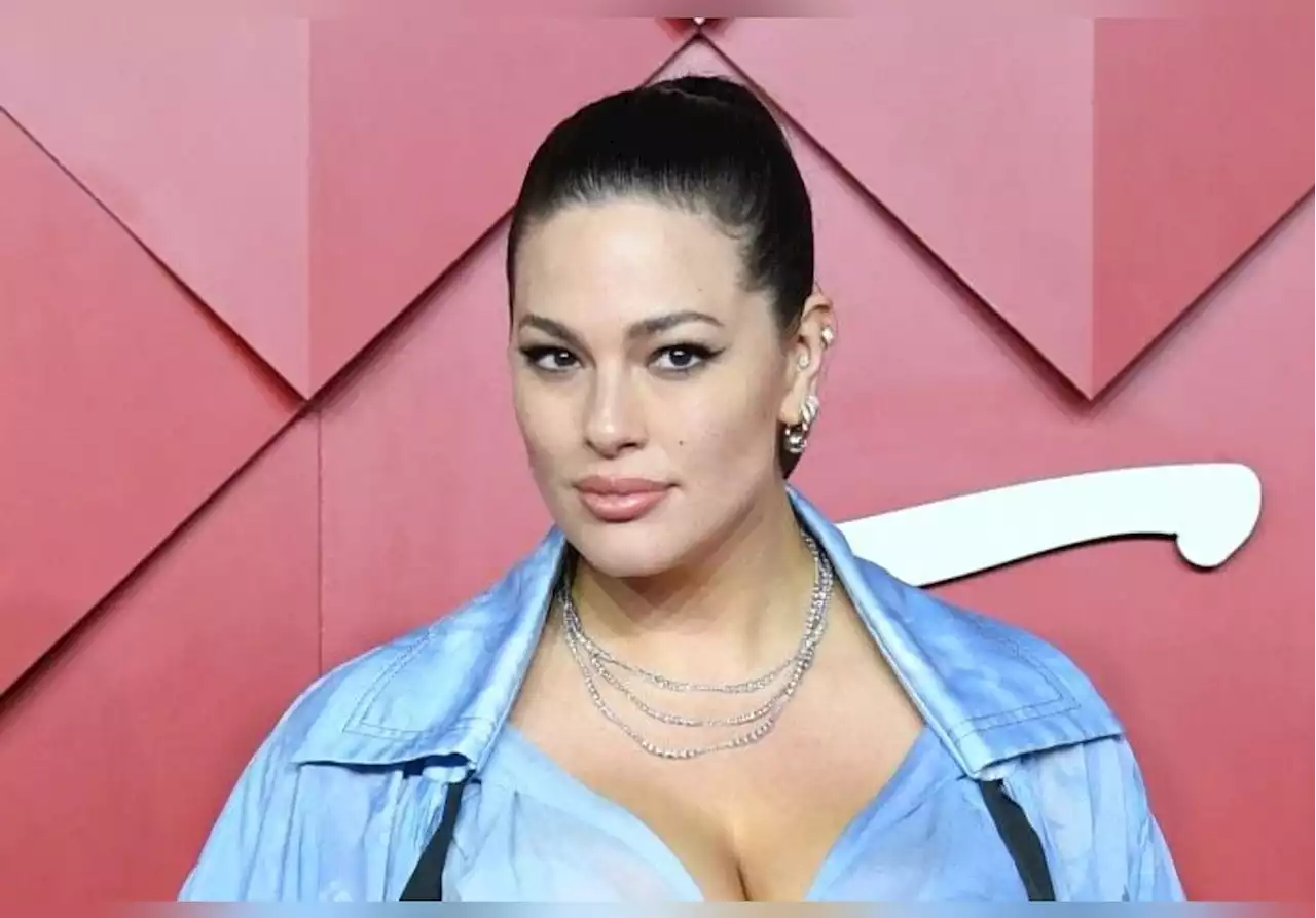 Ashley Graham : un an après son accouchement, elle décomplexe les jeunes mamans en montrant son ventre