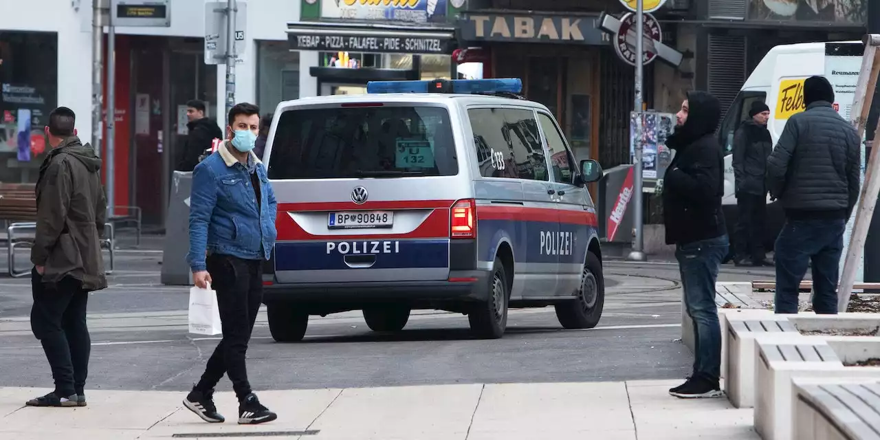 Mann würgt Frau in Wien und schlägt Baby auf den Kopf