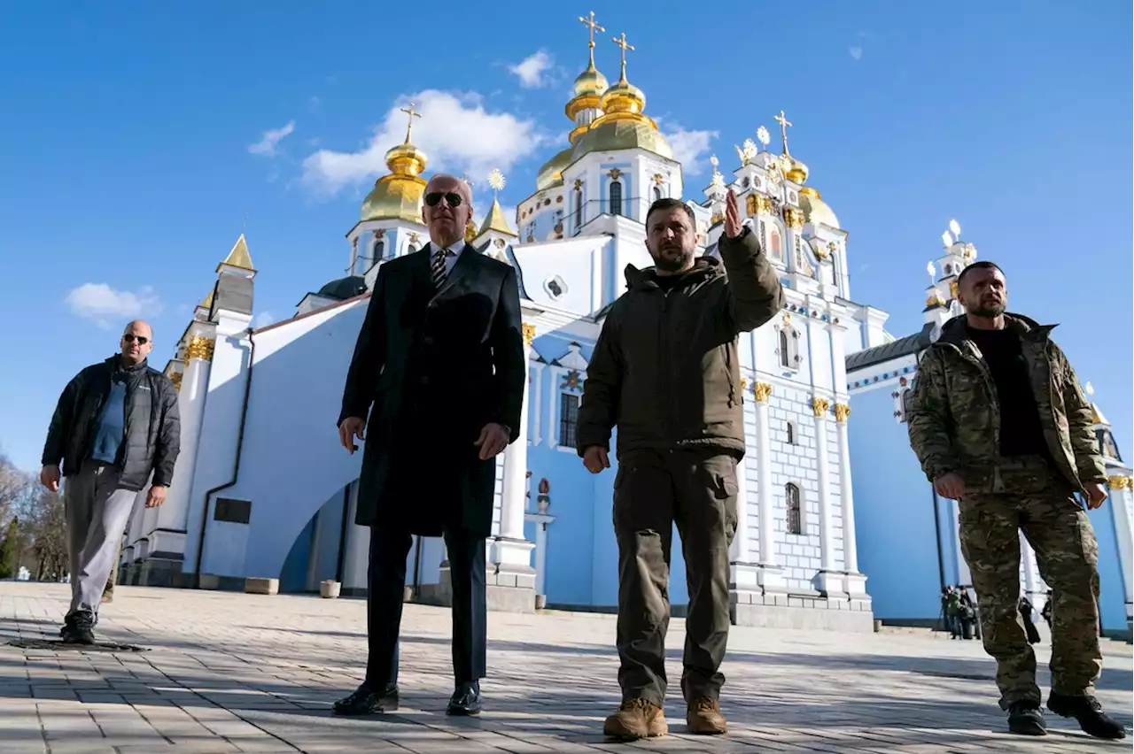 Zelensky recibe a Biden en Kiev en medio de sirenas antiaéreas