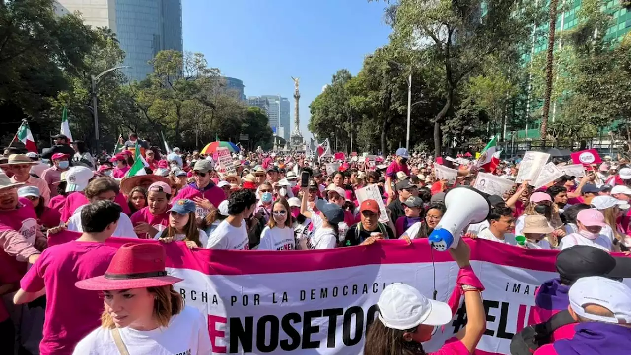 AMLO afirma que marcha en defensa del INE es pretexto de conservadores contra su gobierno