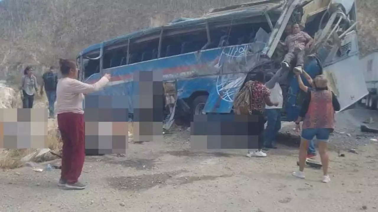 Reportan muertos y heridos por volcadura de autobús en autopista Cuacnopalan-Oaxaca