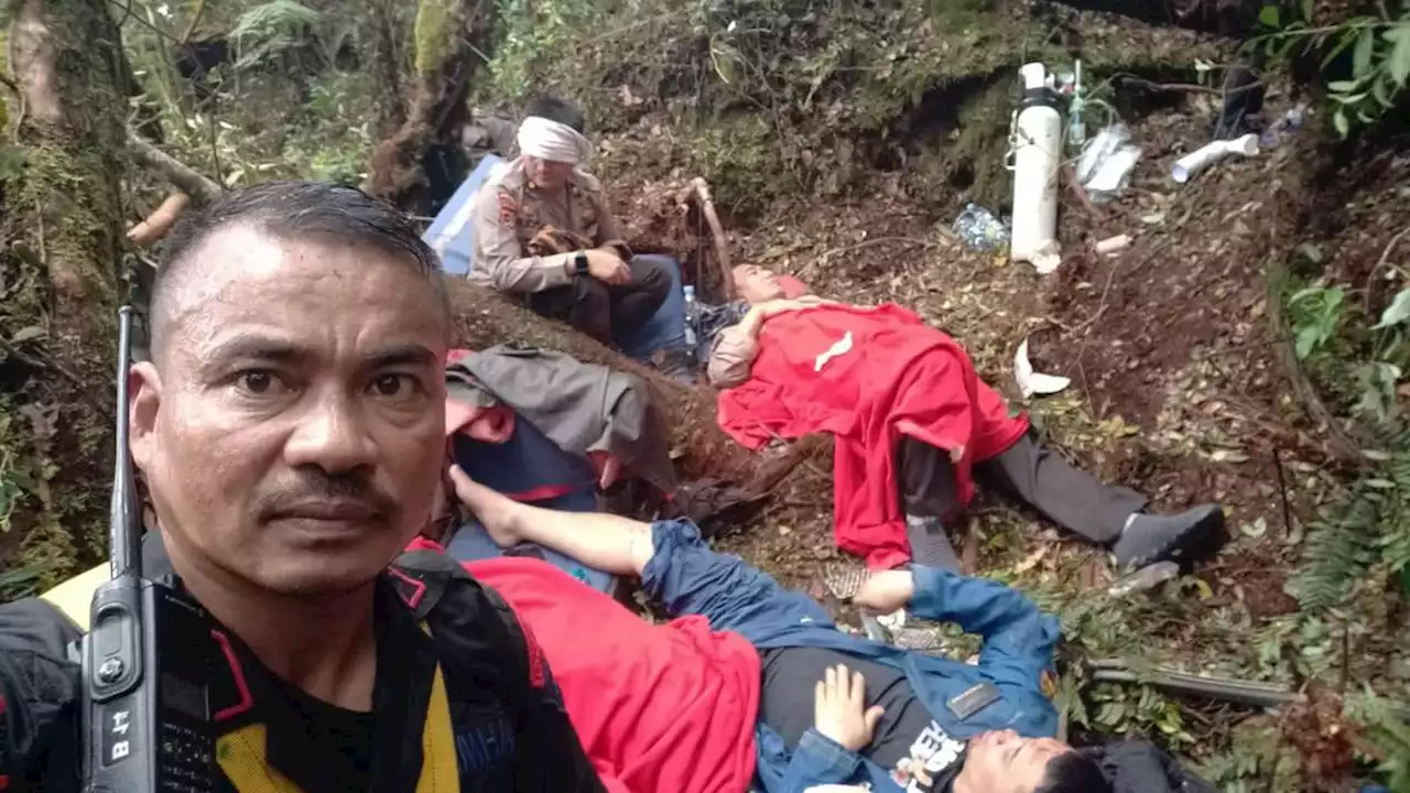 Tiba di Lokasi Helikopter Kapolda Jambi Mendarat Darurat, Tim SAR Dirikan Tenda dan Buat Api Unggun