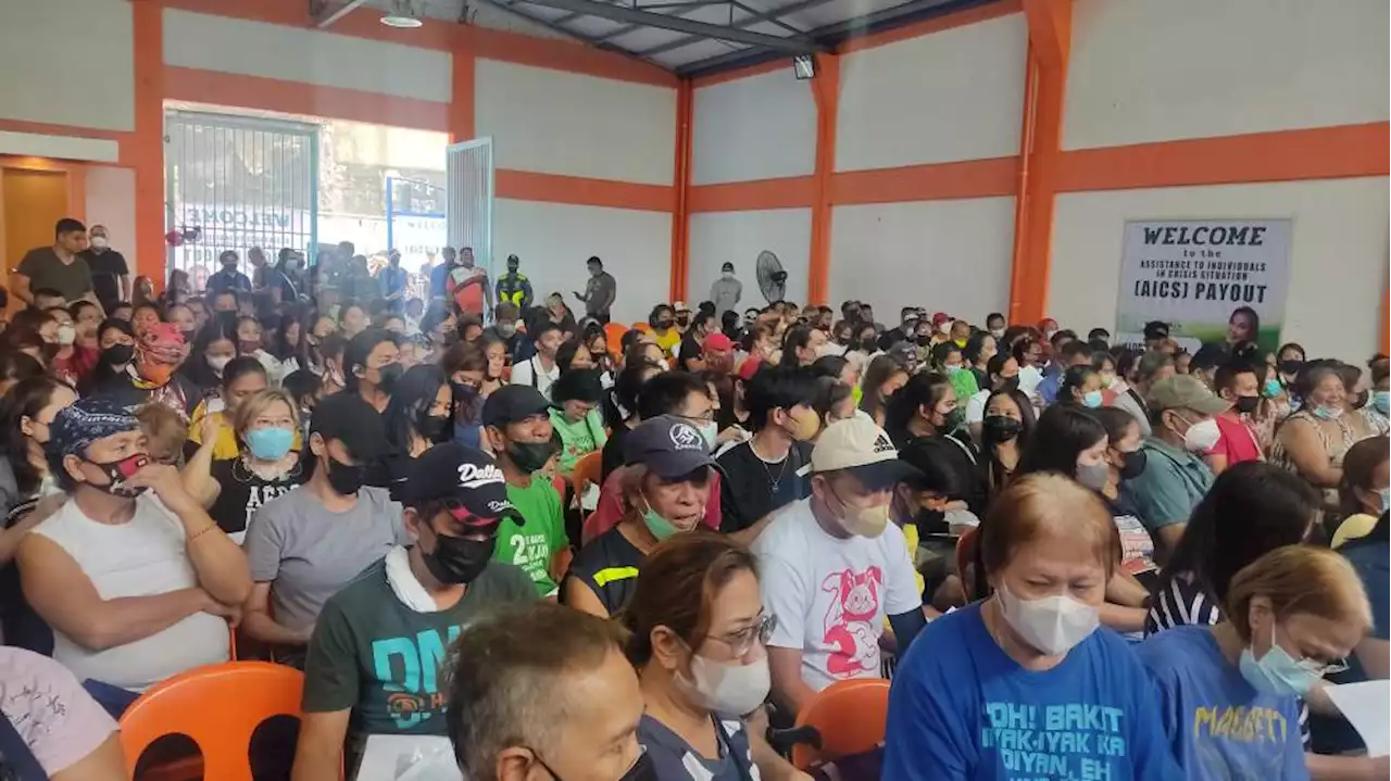 330 Malabon residents receive financial aid