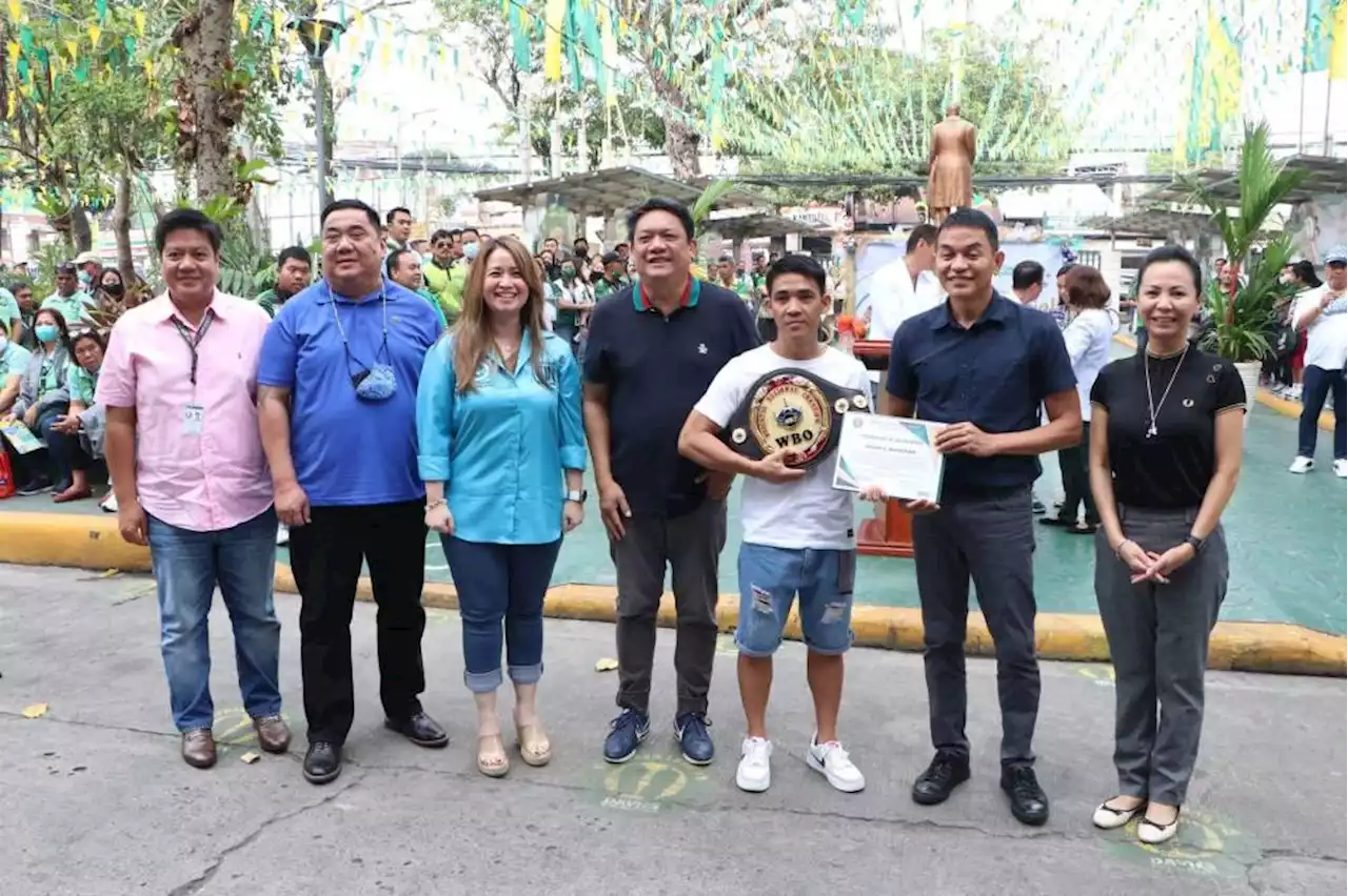 Parañaque gov’t recognizes boxing champ Magramo