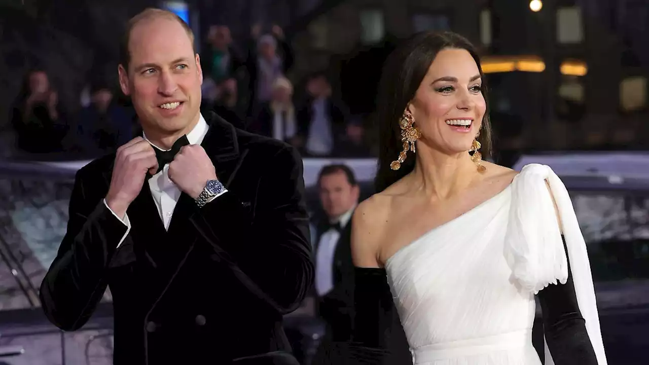 Kate gibt William einen Klaps auf den Po