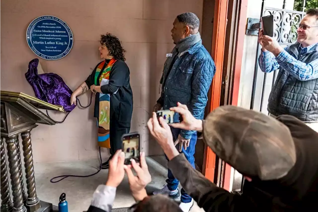 Historic ‘Blue Plaque’ for MLK unveiled: first in U.S. by British Trust known for recognizing Black history