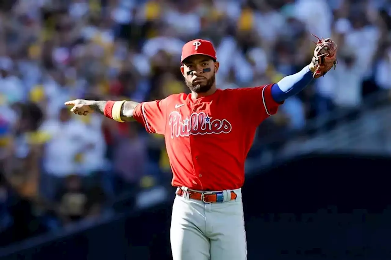 Phillies experimenting with Edmundo Sosa in center field