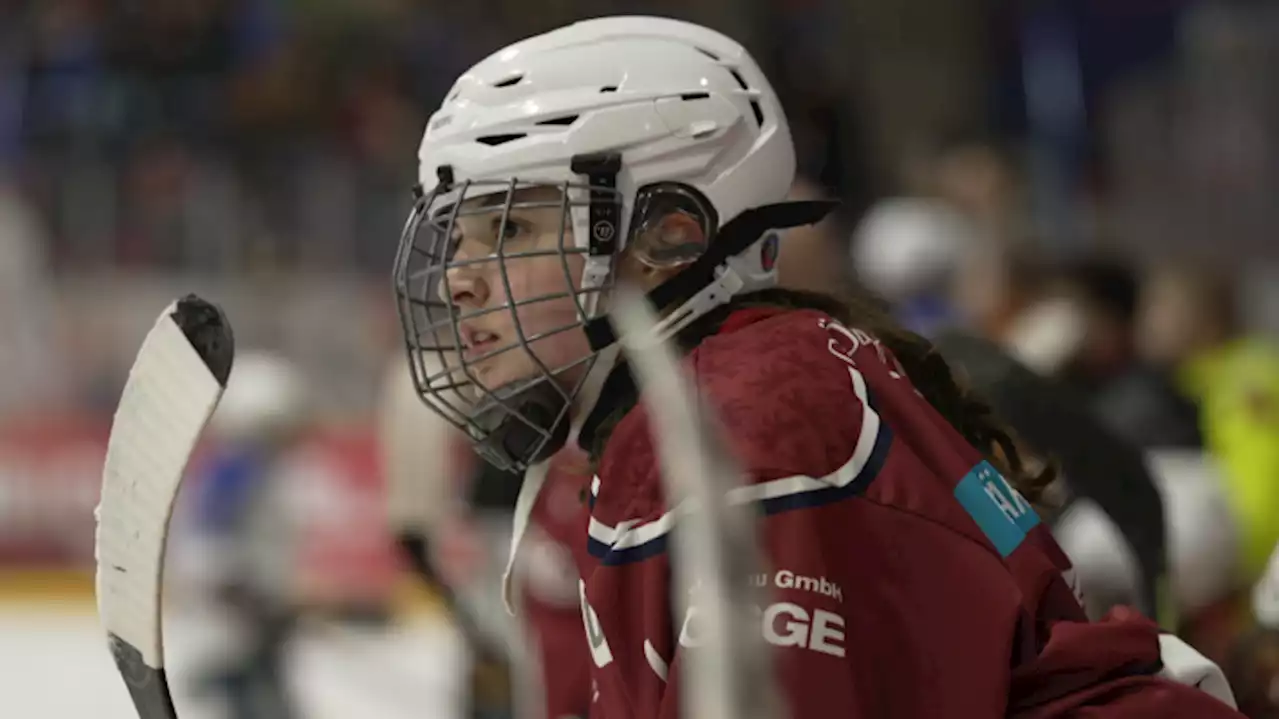 Die nächste Lee trägt das Trikot der Eisbären