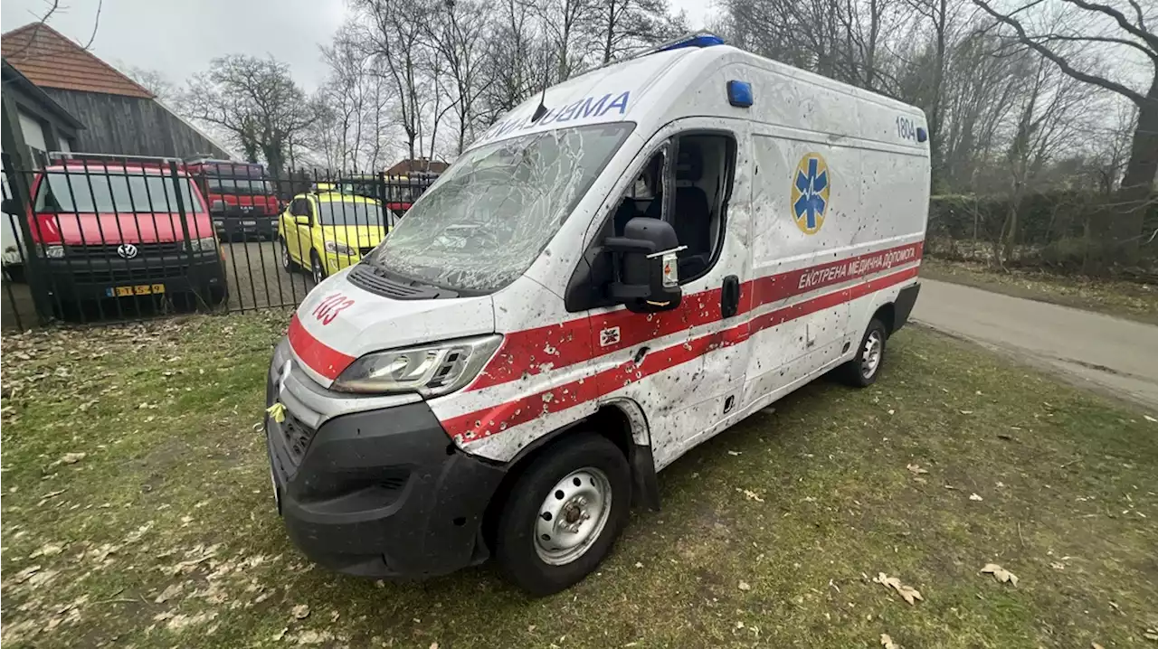 Doorzeefde Oekraïense ambulance maakt vanuit Annen toer door Nederland: 'Je wordt er koud van'