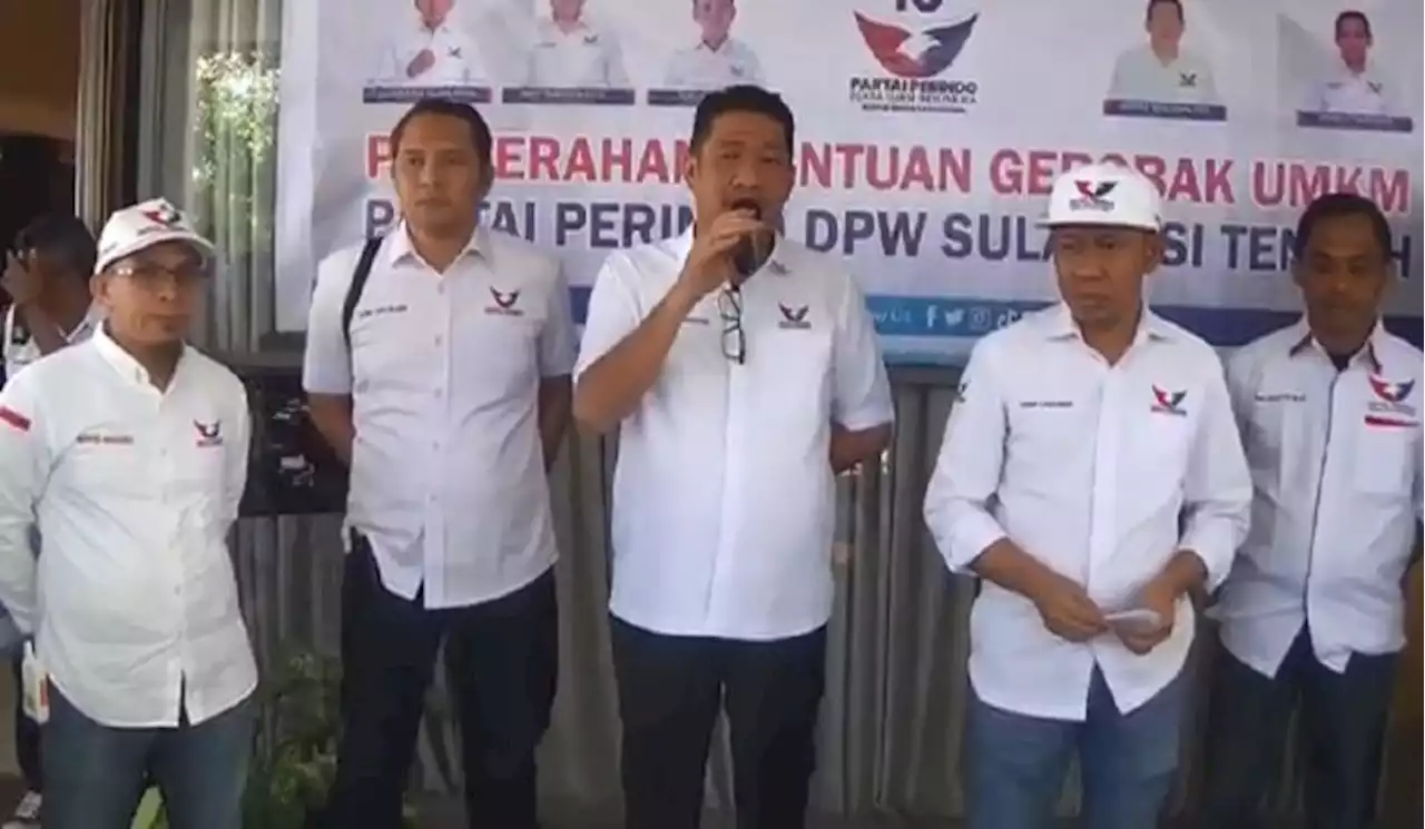 DPW Partai Perindo Sulut Serahkan Bantuan Gerobak dan Modal ke Pedagang di Banggai