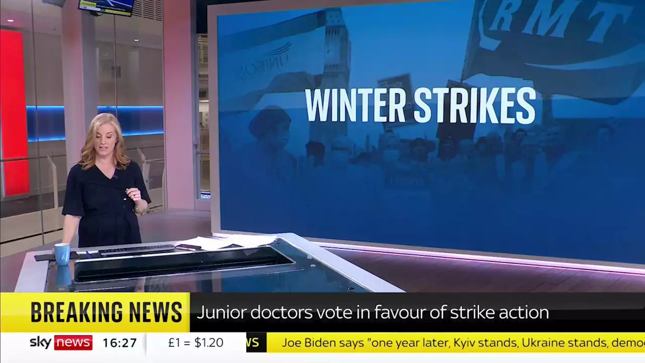 Junior doctors in England vote to strike over pay