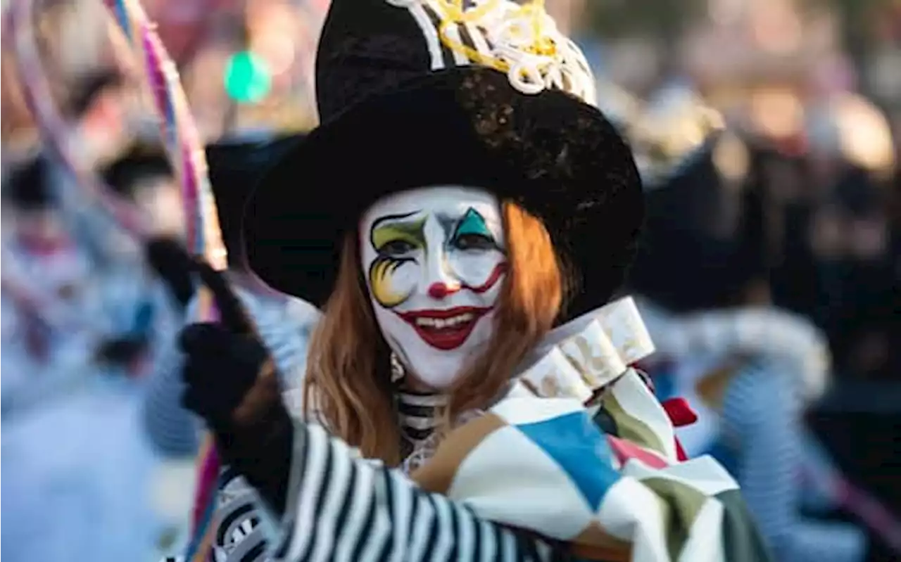 Carnevale 2023, maschere e carri da Venezia a Viareggio. FOTO