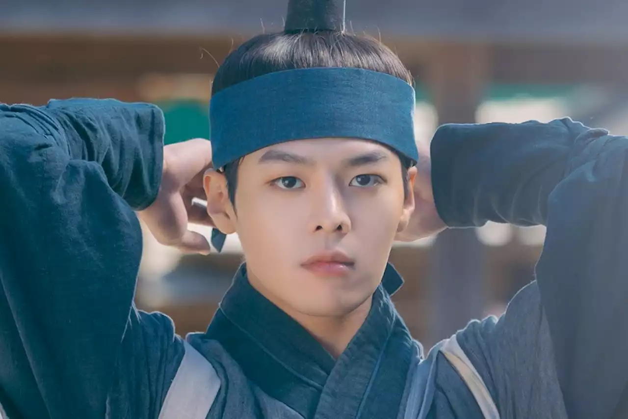 Ryeo Woon Makes A Charismatic And Reliable Martial Arts Scholar In “The Secret Romantic Guesthouse”