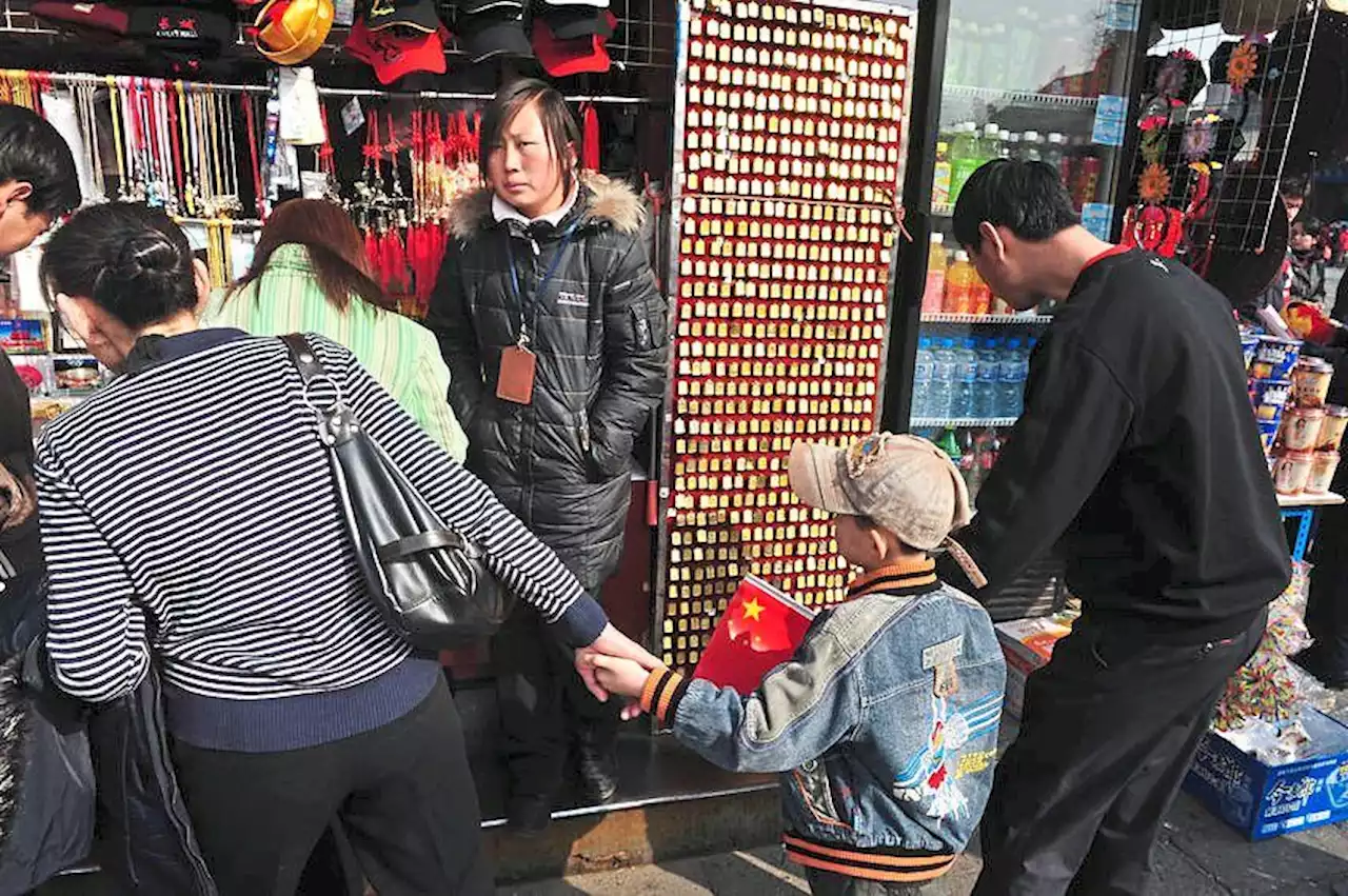 Threats and advantages are seen in China&rsquo;s shrinking population