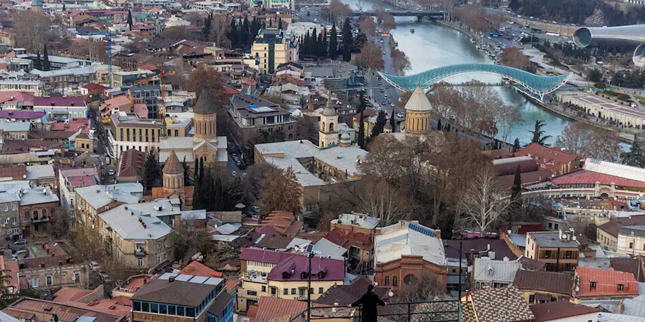 Rus­s*in­nen in Georgien: Endstation Flughafen