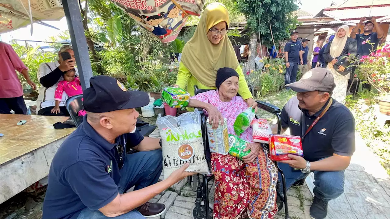 1,455 pesawah asnaf terima sumbangan kotak makanan Bernas