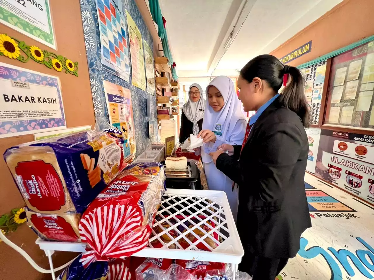 Guru SMK Arau kongsi duit sedia makanan kepada pelajar duduki SPM