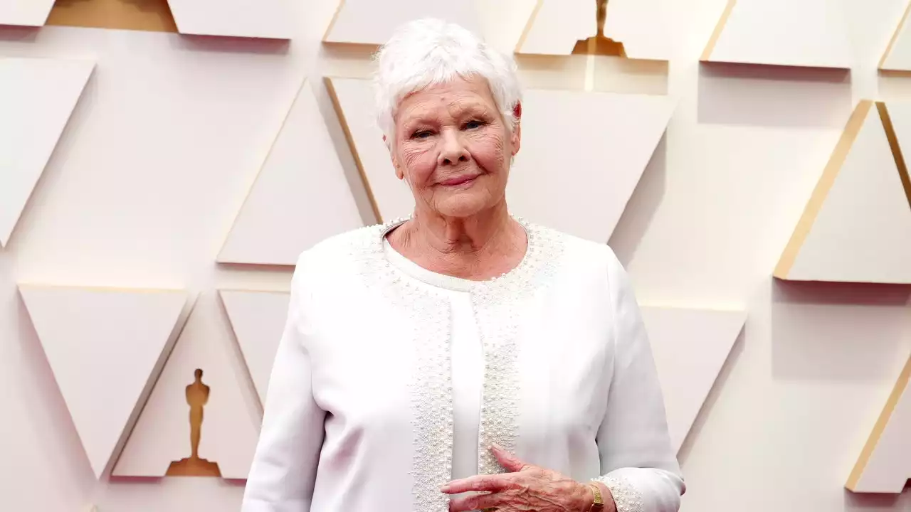 Judi Dench n'arrive plus à lire ses répliques en raison de sa dégénérescence maculaire