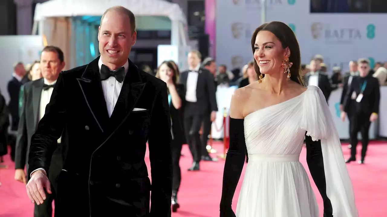 Kate Middleton bringt bei den Bafta Awards im Prinzessinnenkleid und Opernhandschuhen Glamour auf den roten Teppich