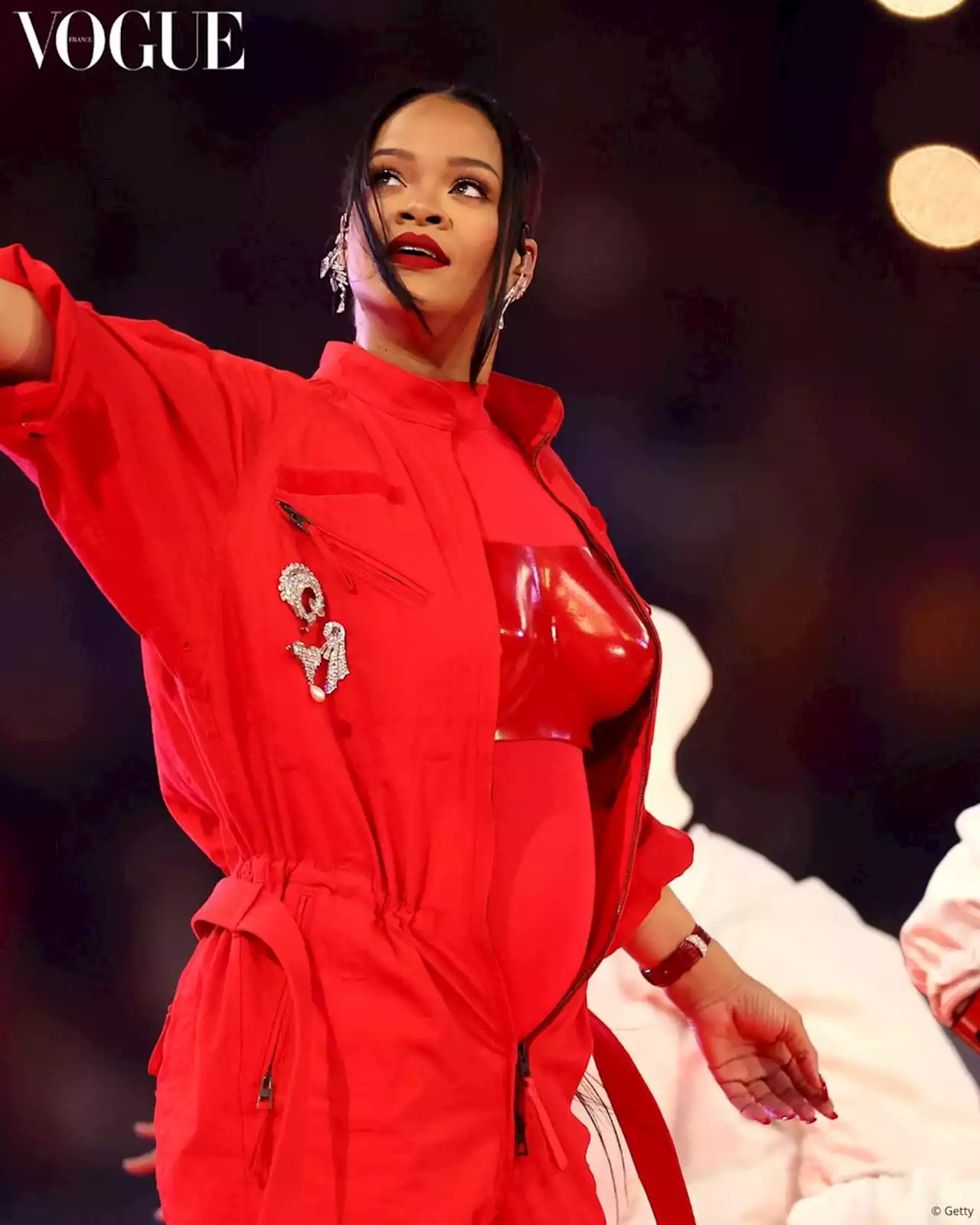 Rihanna annonce sa seconde grossesse sur la scène du Super Bowl en Loewe et Alaïa