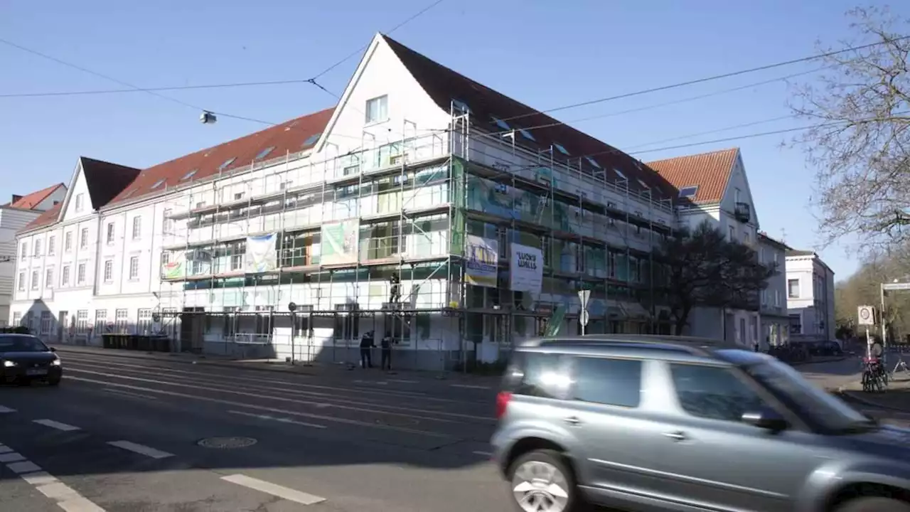 das tor zur neustadt wird bunt