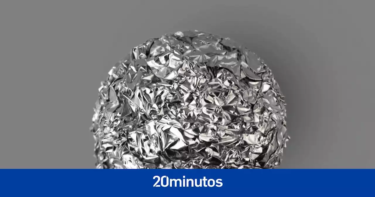 Meter tres bolas de papel de aluminio en la lavadora: el truco para dejar la ropa perfecta