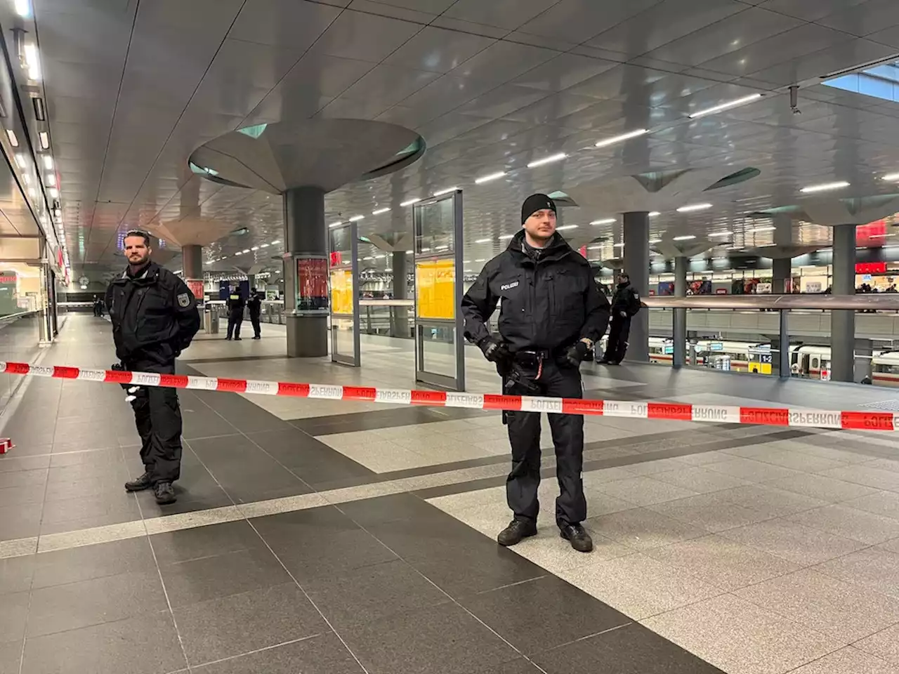 Polizist schießt Ladendiebin in Berlin an: Polizei sichtet Videos