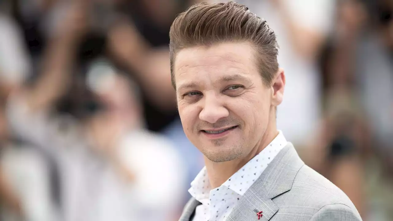 Jeremy Renner gravement blessé : six semaines après son accident, quel est son état de santé ?