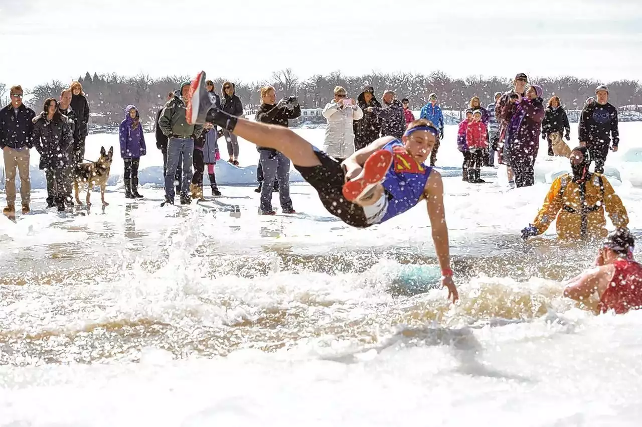 Lake Zurich community comes together for icy dip to help neighbors fighting cancer