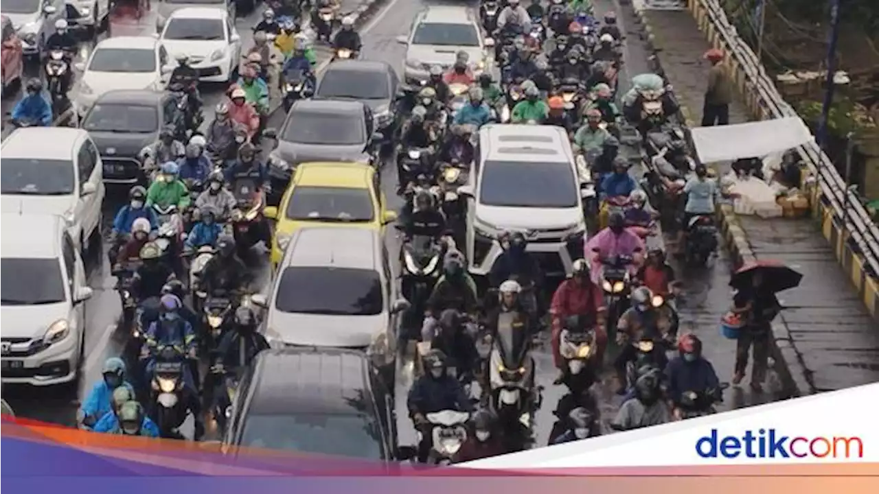 Diguyur Hujan di Jam Berangkat Kerja, Ini Titik-titik Kemacetan di Jakarta