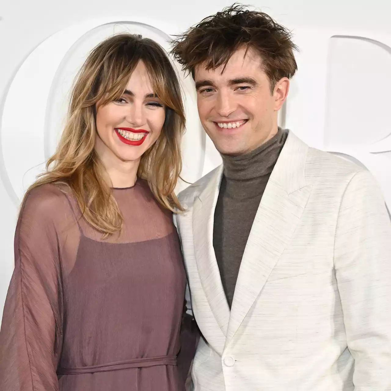 Suki Waterhouse Shares Rare Insight Into Romance With Boyfriend Robert Pattinson - E! Online