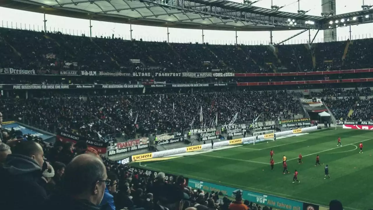 Francfort - Naples : neuf ultras allemands arrêtés après de graves bagarres