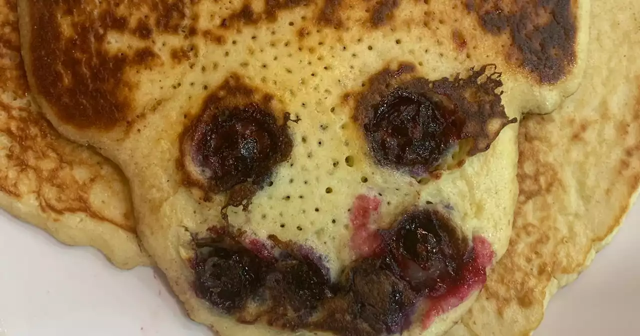 People left in fits of laughter by dad's 'haunting' attempt at Disney pancake