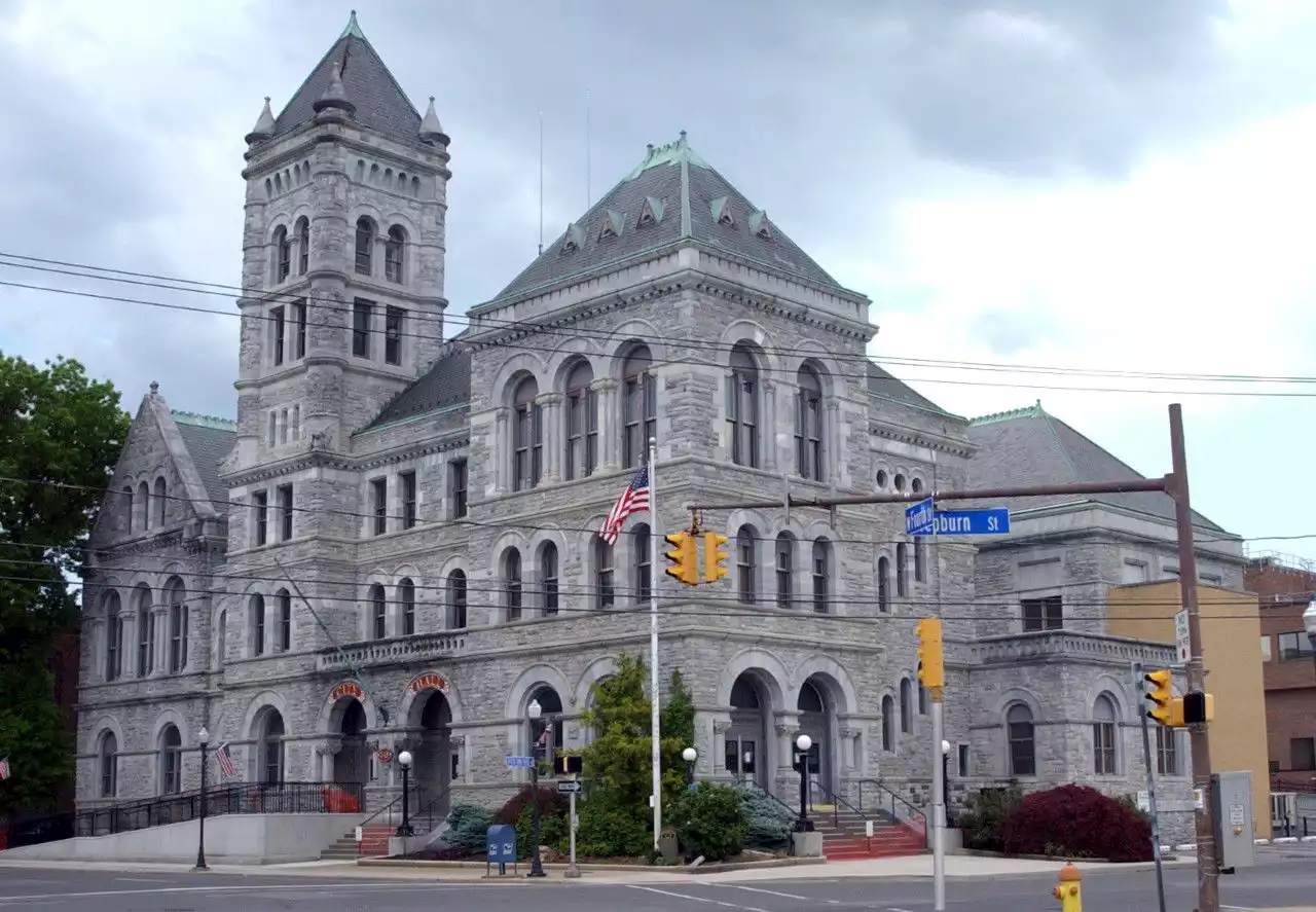 Interest shown in condemned Pa. city hall listed at $499K