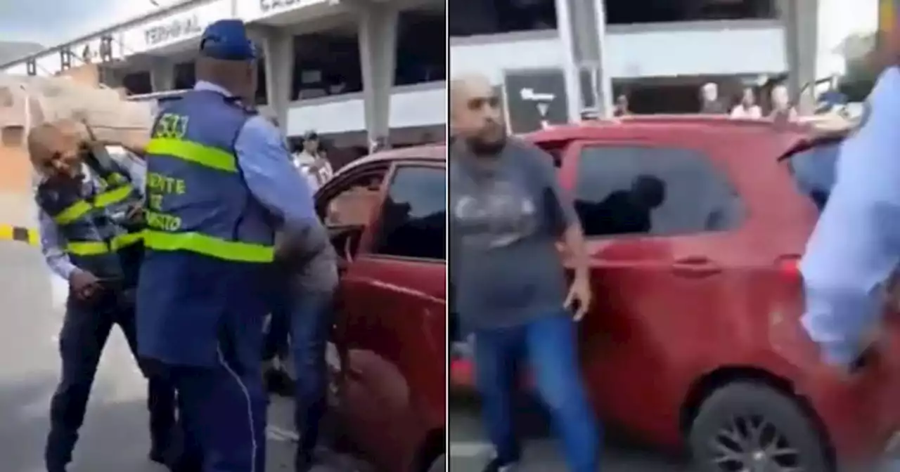 Vuelve y juega: agente de tránsito fue agredido por conductor al que le puso un comparendo