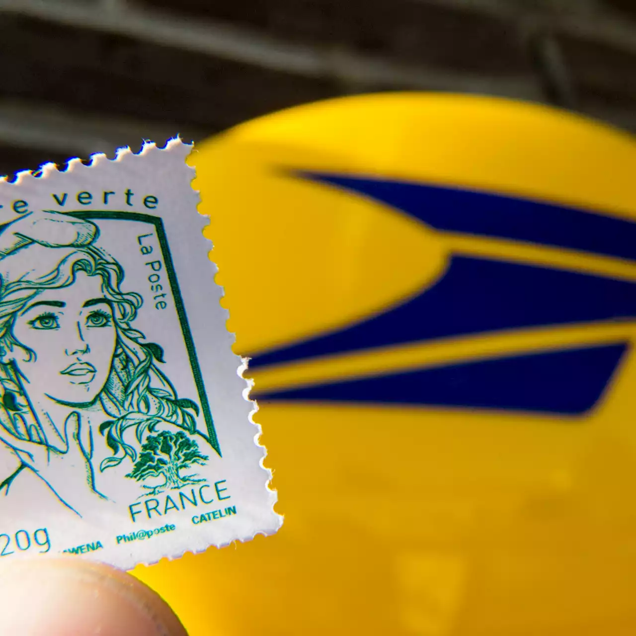 La Poste : e-lettre ou timbre vert, quel envoi arrive le plus vite à destination ?