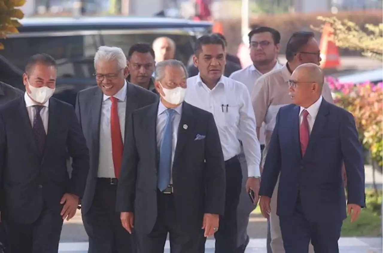 Jana Wibawa probe: Muhyiddin and Bersatu heads arrive at court in show of support