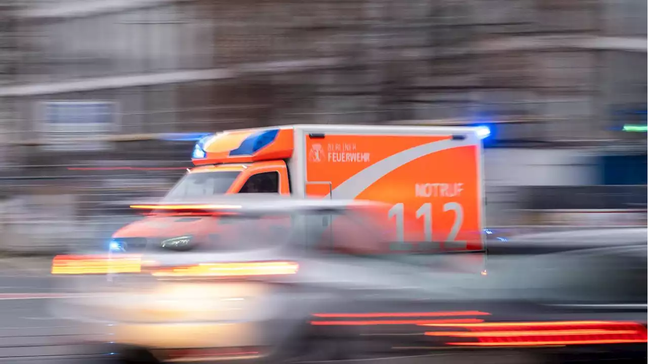 Unfall im Berliner Norden: Elfjährige rennt zum Bus und wird von Autofahrer angefahren