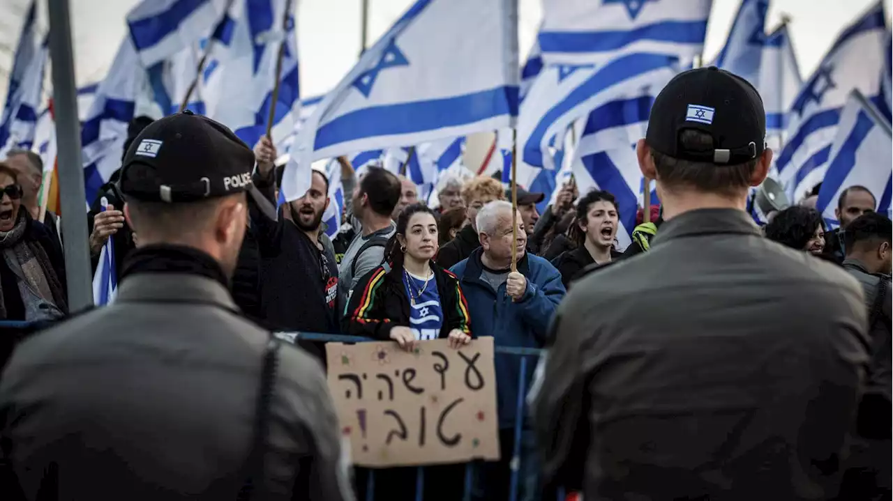 Zehntausende protestieren gegen Pläne: Israels Parlament billigt Teil der umstrittenen Justiz-Reform