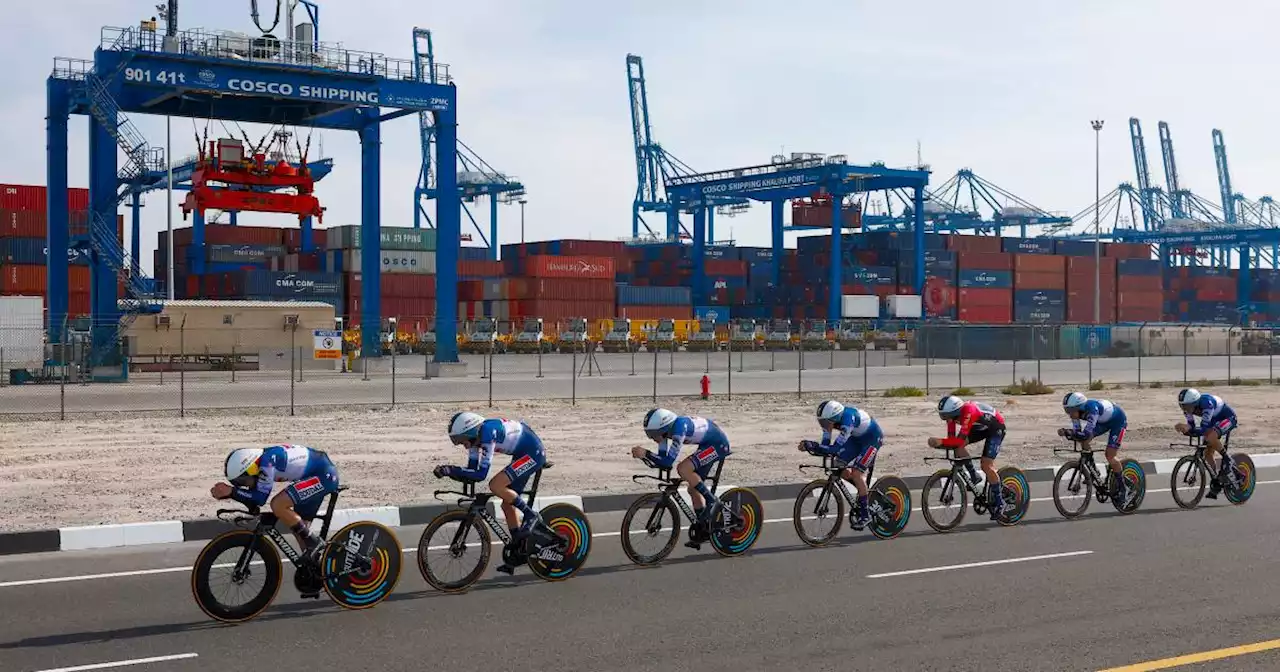 Soudal Quick-Step wint ploegentijdrit UAE Tour, maar ziet Tim Merlier tóch leiderstrui verliezen