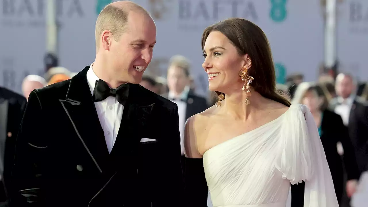 La main aux fesses de Kate Middleton au prince William aux BAFTA enflamme les réseaux sociaux