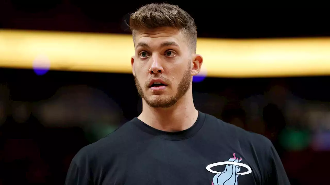 Report: Bucks signing Meyers Leonard, who hasn't played since uttering antisemitic slur in 2021