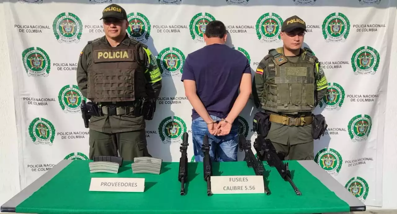 Sorprenden a pasajero de bus transportando armas de largo alcance en Valle del Cauca