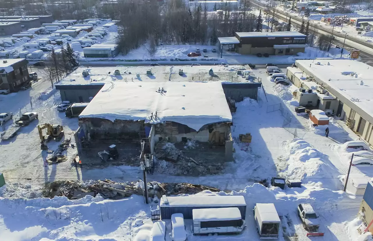 Inspectors investigate cause of fatal Anchorage roof collapse