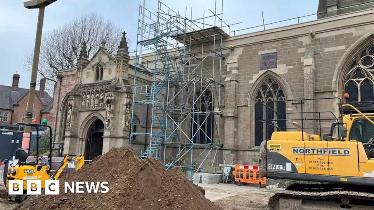 Leicester Cathedral: Amount of graves found delays restoration