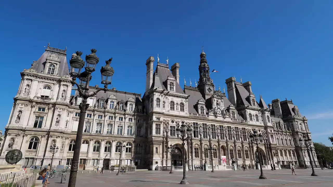 La ville de Paris attaquée en justice pour une plaque commémorative utilisant l'écriture inclusive