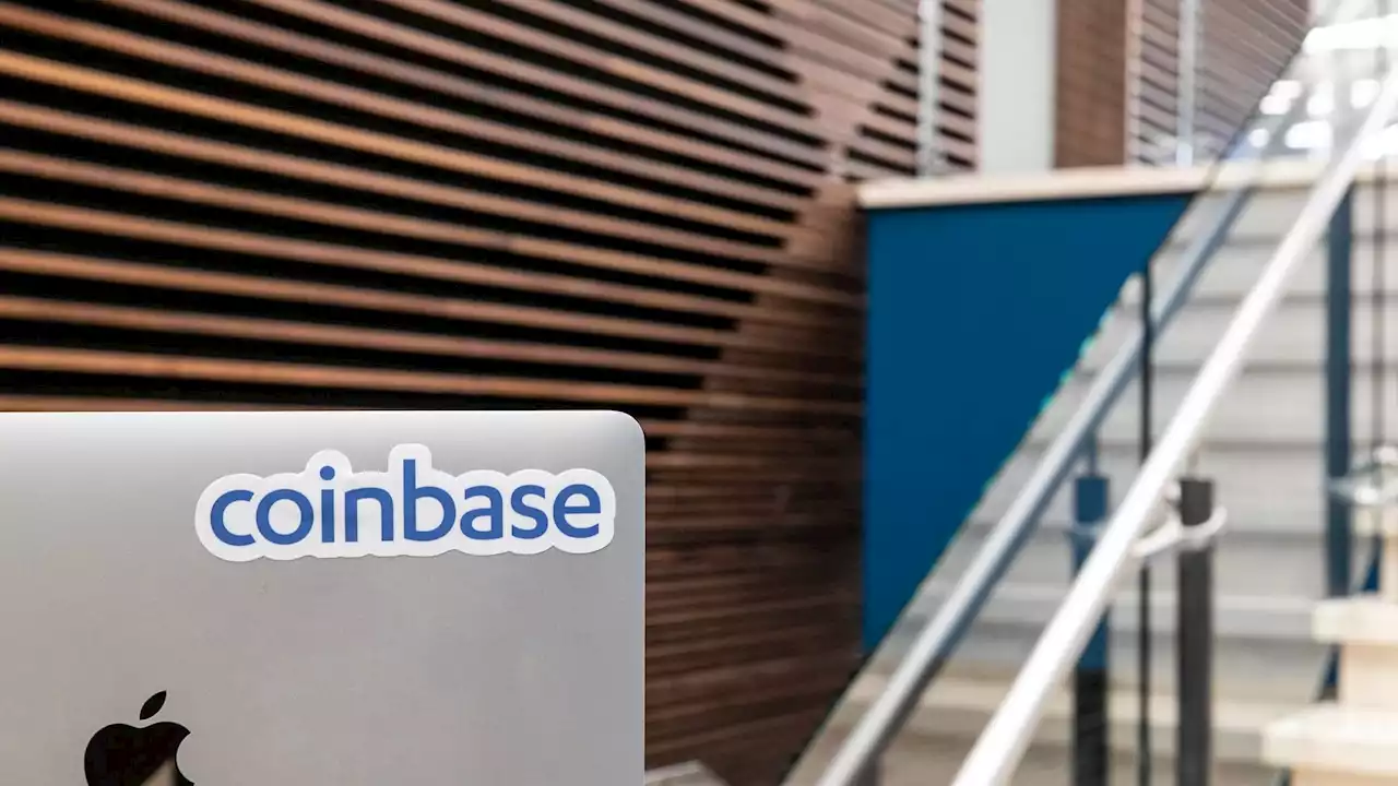 Le géant crypto Coinbase remonte la pente mais son nombre d'utilisateurs est en chute libre